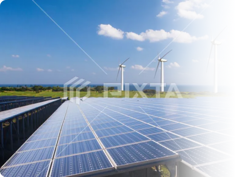 太陽光パネルと風力発電が並ぶ再生可能エネルギー設備